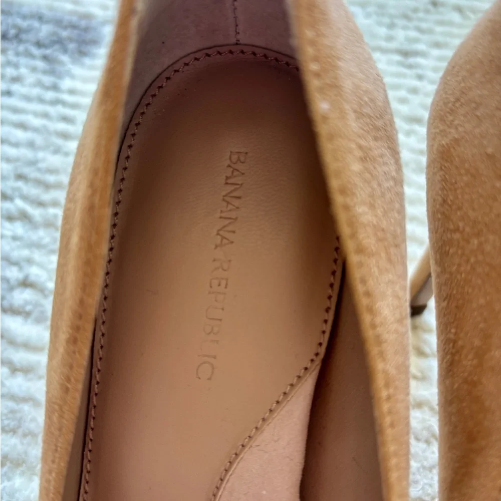 Banana Suede Arden Pumps - new without tags - Picture 5 of 6